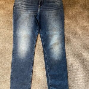 Lucky Brand Women’s Faded Blue Slim Straight Jeans